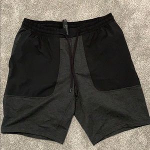 Lulu Lemon City commute shorts 11” seam